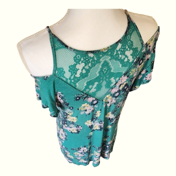 Maurices Women's Floral Cold Shoulder Top, Short Sleeve, Size Medium, M - Picture 10 of 14